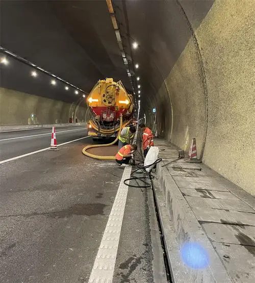 湄潭隧道排水渠清淤